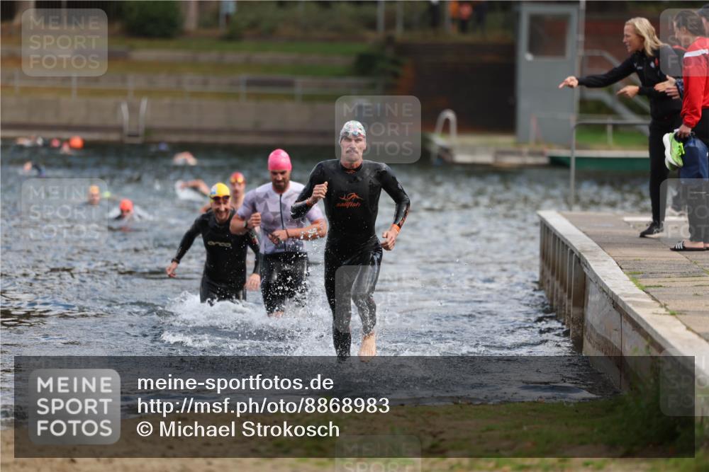14.09.2025 - Stadtparktriathlon Michael Strokosch http://msf.ph/oto/8868983 14.09.2025 10:49:44 Schwimmen 825, 842, 865 meine-sportfotos.de
