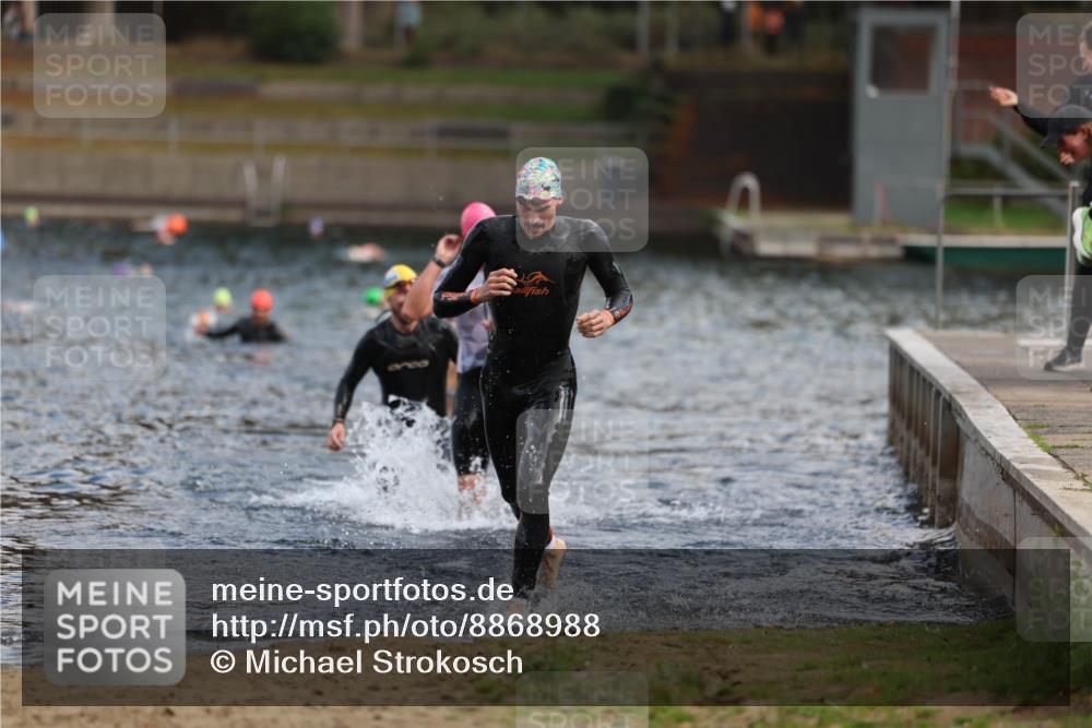 14.09.2025 - Stadtparktriathlon Michael Strokosch http://msf.ph/oto/8868988 14.09.2025 10:49:45 Schwimmen 825, 842, 865 meine-sportfotos.de
