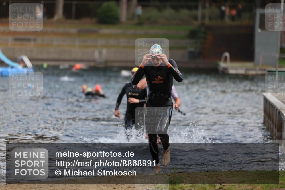 14.09.2025 - Stadtparktriathlon Michael Strokosch http://msf.ph/oto/8868991 14.09.2025 10:49:46 Schwimmen 825, 842, 865 meine-sportfotos.de