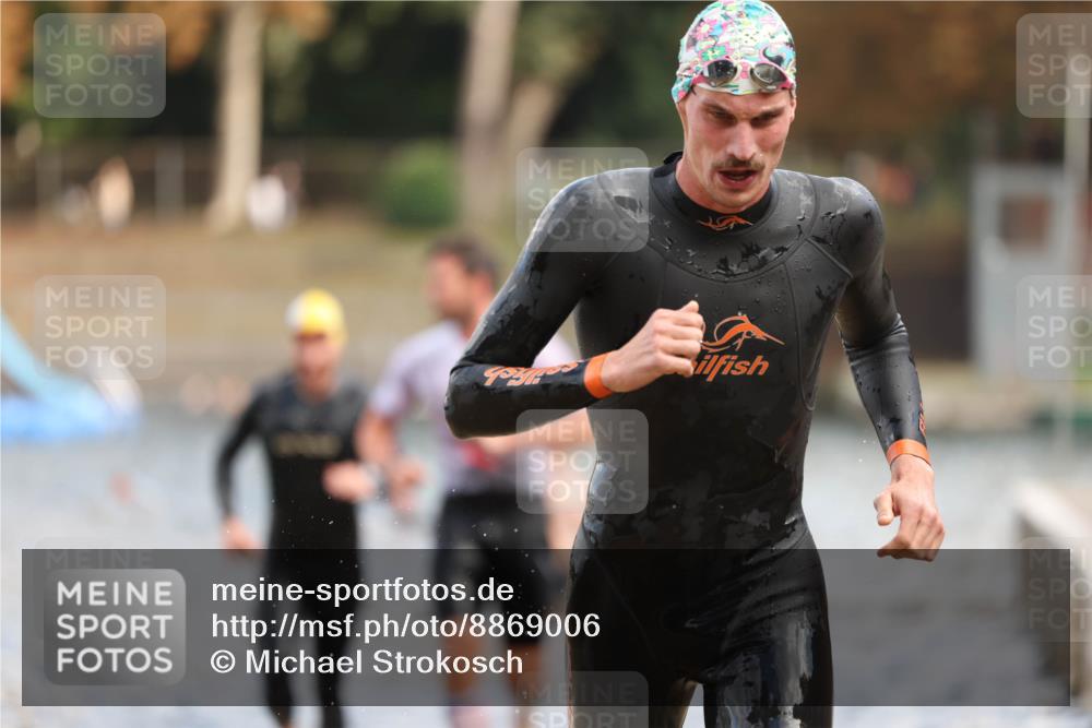 14.09.2025 - Stadtparktriathlon Michael Strokosch http://msf.ph/oto/8869006 14.09.2025 10:49:50 Schwimmen 825, 842, 865, 875 meine-sportfotos.de