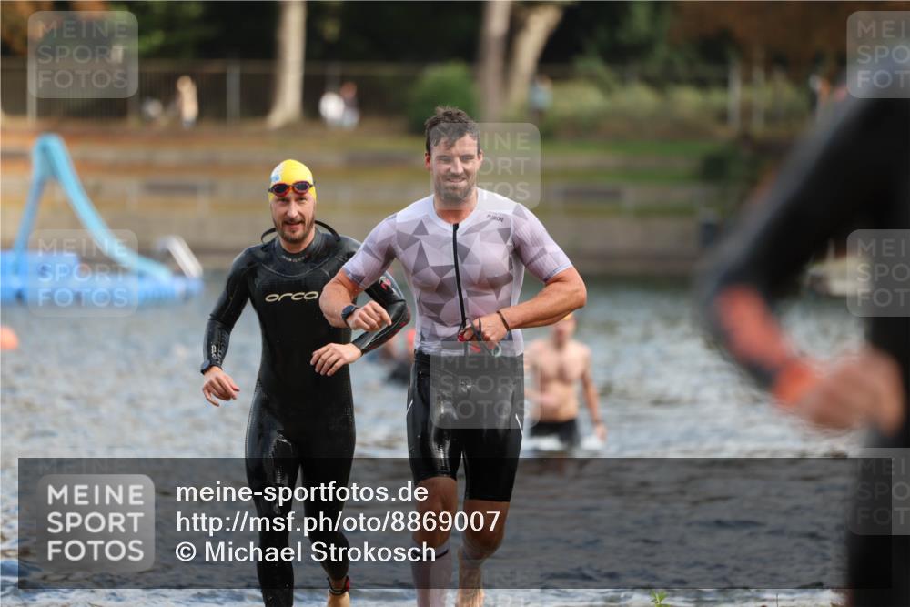14.09.2025 - Stadtparktriathlon Michael Strokosch http://msf.ph/oto/8869007 14.09.2025 10:49:50 Schwimmen 825, 842, 865, 875 meine-sportfotos.de