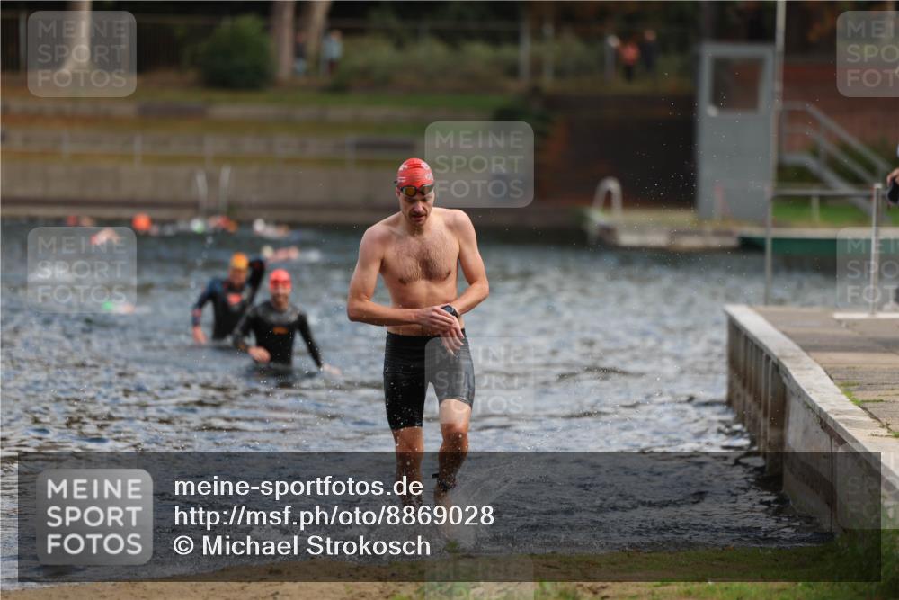 14.09.2025 - Stadtparktriathlon Michael Strokosch http://msf.ph/oto/8869028 14.09.2025 10:49:57 Schwimmen 842, 875 meine-sportfotos.de