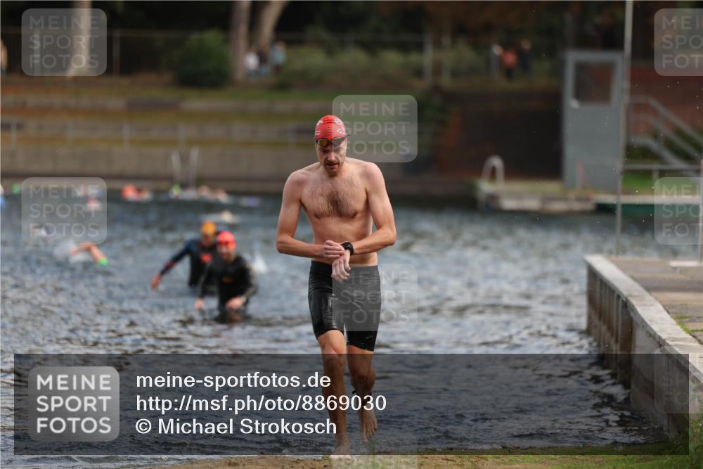 14.09.2025 - Stadtparktriathlon Michael Strokosch http://msf.ph/oto/8869030 14.09.2025 10:49:58 Schwimmen 875 meine-sportfotos.de