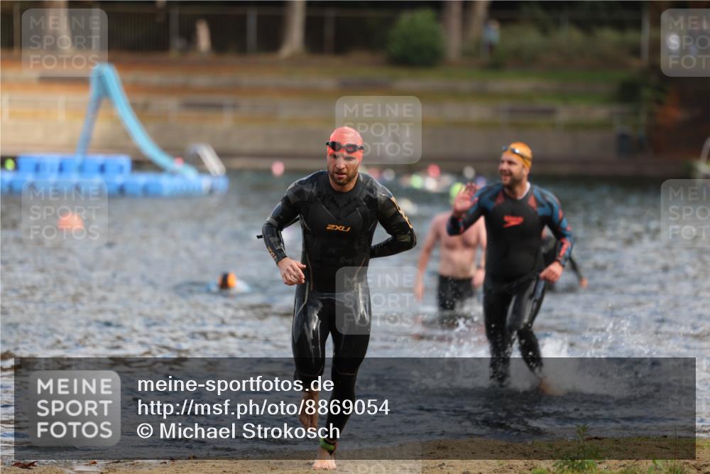 14.09.2025 - Stadtparktriathlon Michael Strokosch http://msf.ph/oto/8869054 14.09.2025 10:50:12 Schwimmen 831, 909 meine-sportfotos.de