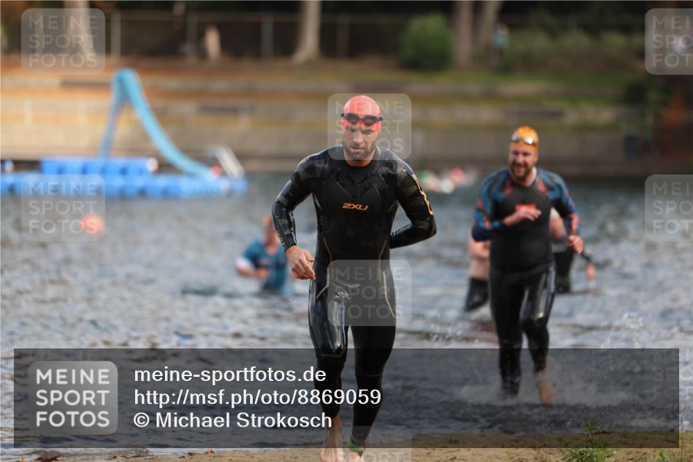 14.09.2025 - Stadtparktriathlon Michael Strokosch http://msf.ph/oto/8869059 14.09.2025 10:50:13 Schwimmen 831, 909 meine-sportfotos.de