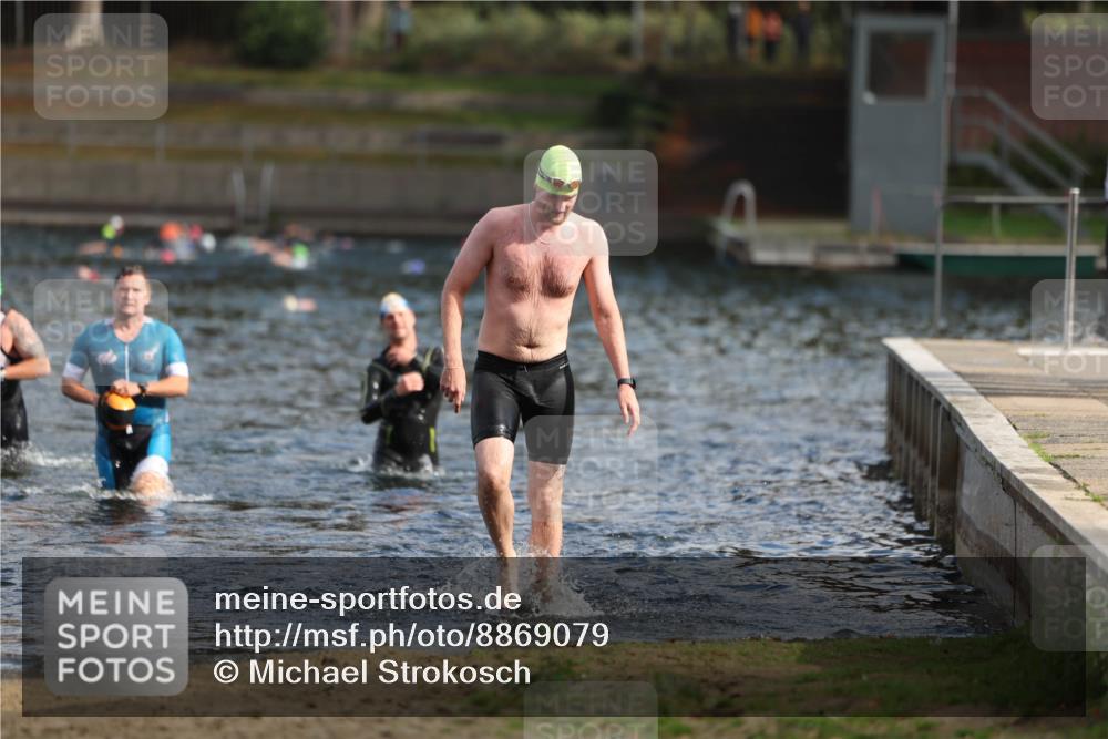 14.09.2025 - Stadtparktriathlon Michael Strokosch http://msf.ph/oto/8869079 14.09.2025 10:50:21 Schwimmen 831, 833, 851 meine-sportfotos.de