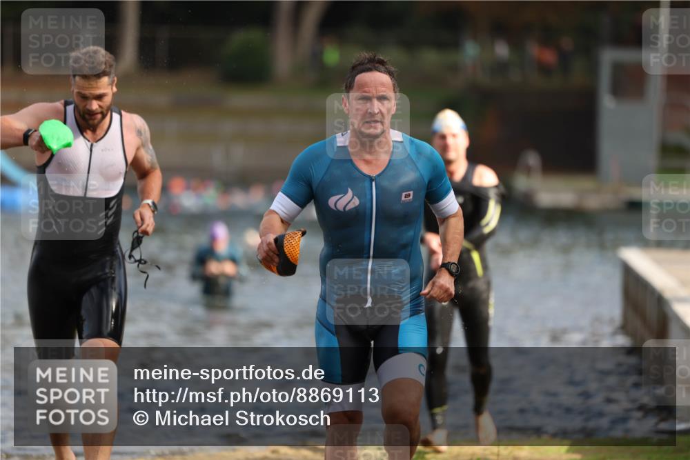 14.09.2025 - Stadtparktriathlon Michael Strokosch http://msf.ph/oto/8869113 14.09.2025 10:50:31 Schwimmen 833, 847, 850, 851 meine-sportfotos.de