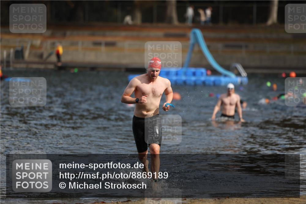 14.09.2025 - Stadtparktriathlon Michael Strokosch http://msf.ph/oto/8869189 14.09.2025 10:51:26 Schwimmen 905 meine-sportfotos.de