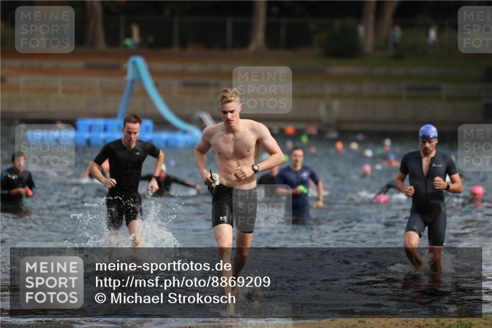 14.09.2025 - Stadtparktriathlon Michael Strokosch http://msf.ph/oto/8869209 14.09.2025 10:51:41 Schwimmen 848, 849, 856 meine-sportfotos.de