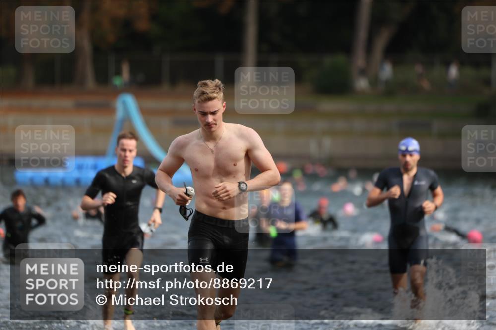 14.09.2025 - Stadtparktriathlon Michael Strokosch http://msf.ph/oto/8869217 14.09.2025 10:51:42 Schwimmen 848, 849, 856 meine-sportfotos.de