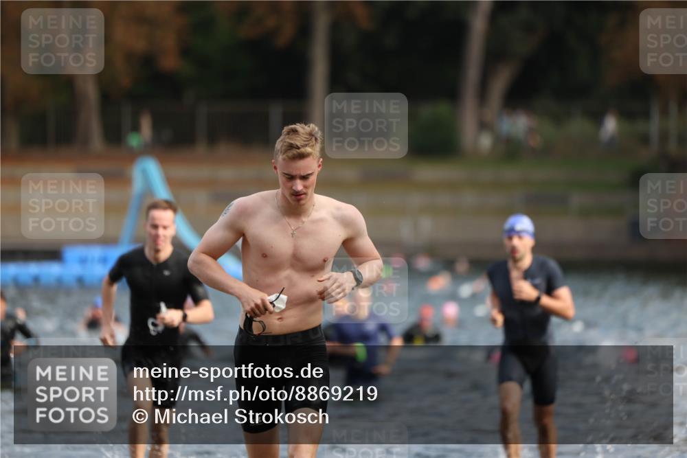 14.09.2025 - Stadtparktriathlon Michael Strokosch http://msf.ph/oto/8869219 14.09.2025 10:51:43 Schwimmen 848, 849, 856 meine-sportfotos.de