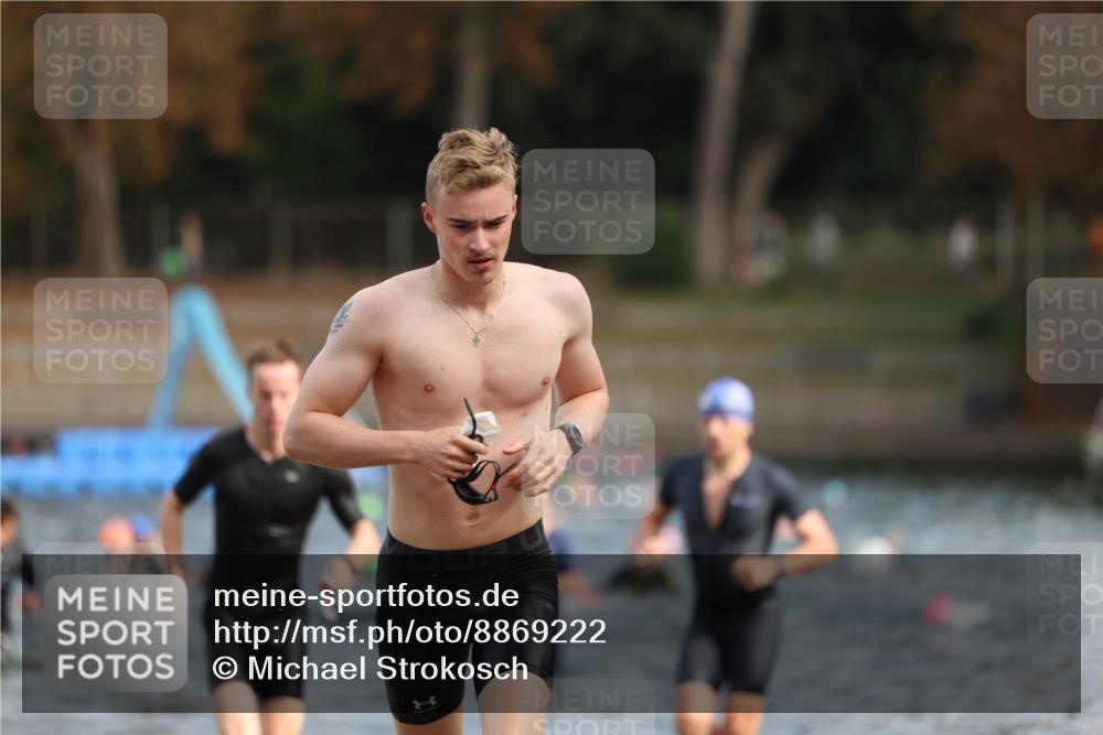 14.09.2025 - Stadtparktriathlon Michael Strokosch http://msf.ph/oto/8869222 14.09.2025 10:51:43 Schwimmen 848, 849, 856 meine-sportfotos.de