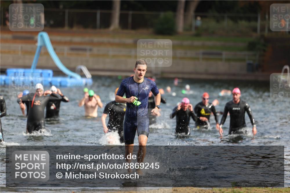 14.09.2025 - Stadtparktriathlon Michael Strokosch http://msf.ph/oto/8869245 14.09.2025 10:51:51 Schwimmen 827, 848, 917 meine-sportfotos.de