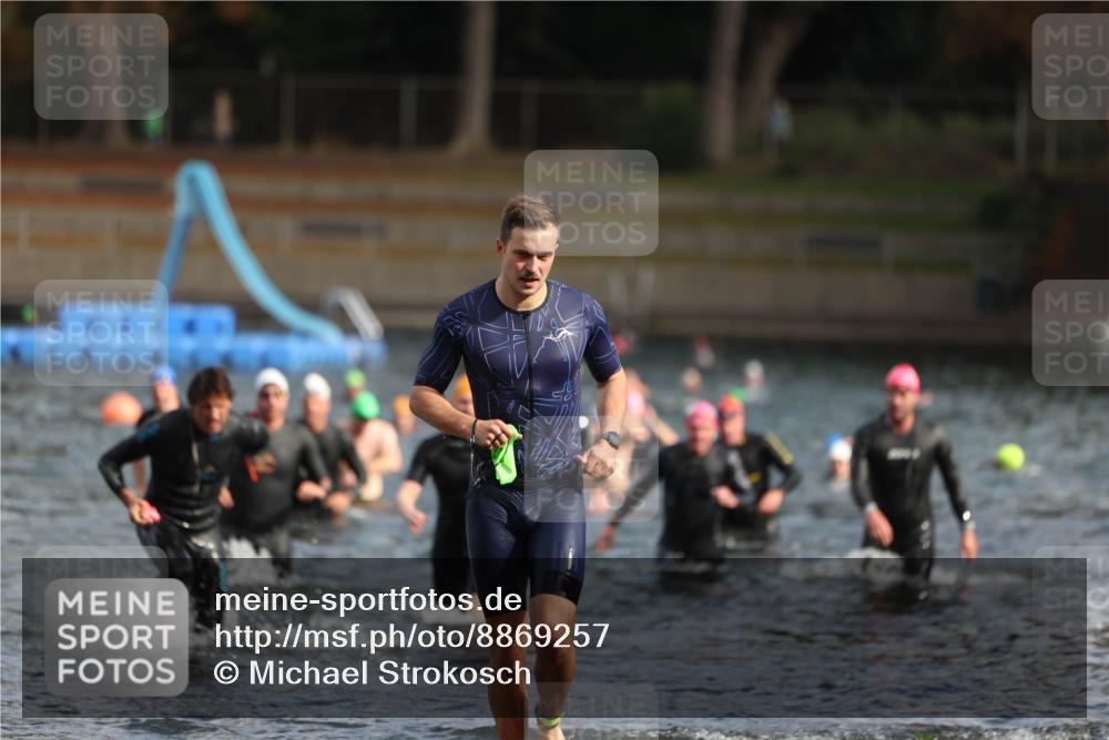 14.09.2025 - Stadtparktriathlon Michael Strokosch http://msf.ph/oto/8869257 14.09.2025 10:51:53 Schwimmen 827, 835, 852, 859, 917 meine-sportfotos.de