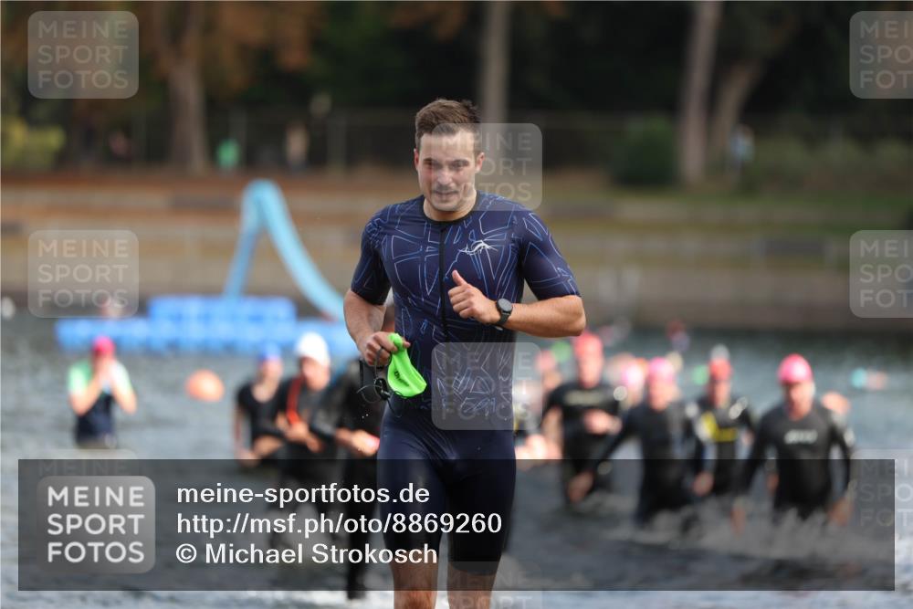 14.09.2025 - Stadtparktriathlon Michael Strokosch http://msf.ph/oto/8869260 14.09.2025 10:51:55 Schwimmen 827, 835, 846, 852, 859, 917 meine-sportfotos.de