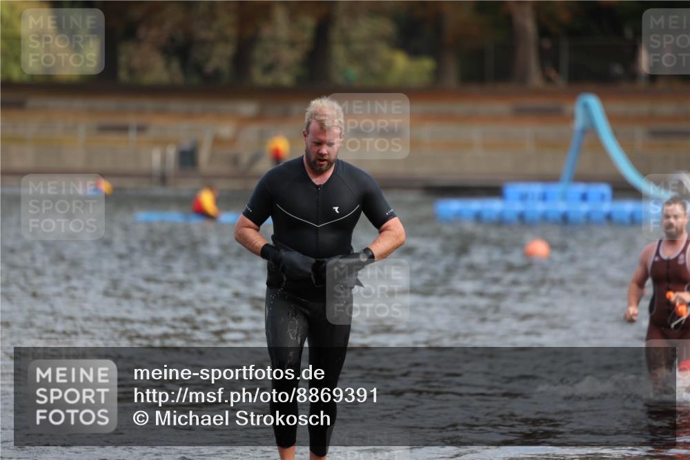 14.09.2025 - Stadtparktriathlon Michael Strokosch http://msf.ph/oto/8869391 14.09.2025 10:52:43 Schwimmen 870, 872, 893, 894, 918, 920 meine-sportfotos.de
