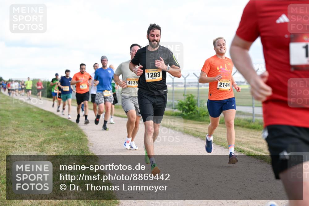 14.09.2025 - Airport Race Dr. Thomas Lammeyer http://msf.ph/oto/8869442 14.09.2025 12:13:47 Laufen 4135, 1293, 2144, 1 meine-sportfotos.de