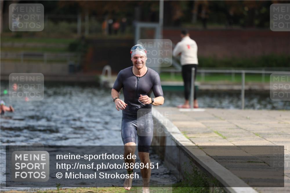 14.09.2025 - Stadtparktriathlon Michael Strokosch http://msf.ph/oto/8869451 14.09.2025 10:53:04 Schwimmen 822, 854 meine-sportfotos.de