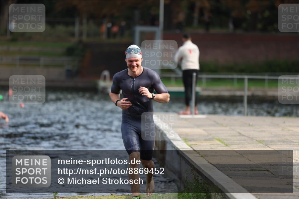 14.09.2025 - Stadtparktriathlon Michael Strokosch http://msf.ph/oto/8869452 14.09.2025 10:53:04 Schwimmen 822, 854 meine-sportfotos.de