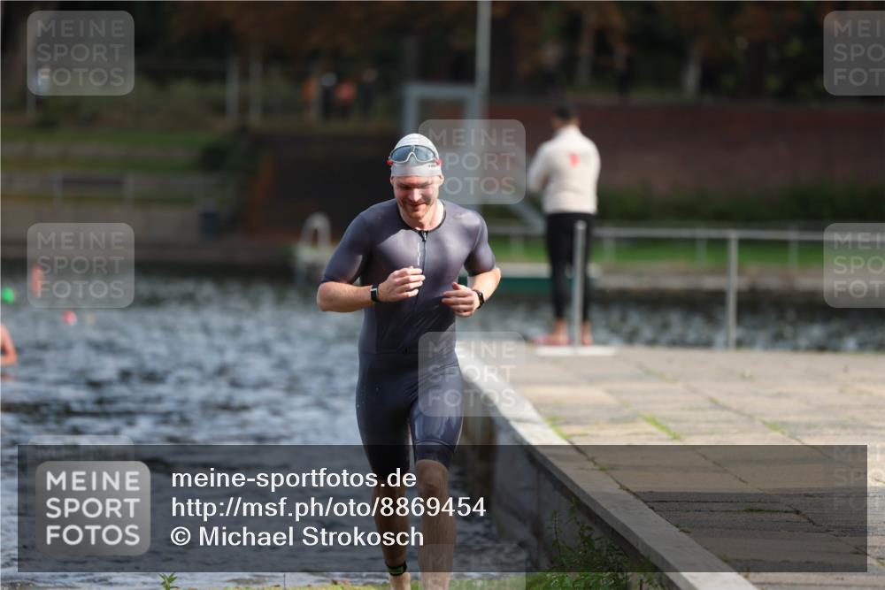 14.09.2025 - Stadtparktriathlon Michael Strokosch http://msf.ph/oto/8869454 14.09.2025 10:53:04 Schwimmen 822, 854 meine-sportfotos.de