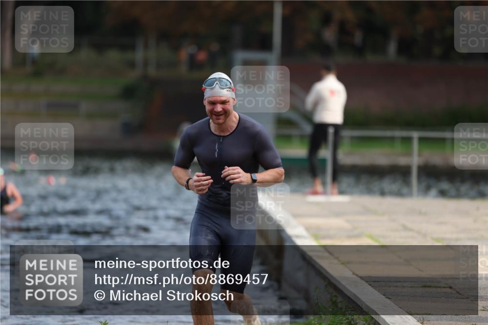 14.09.2025 - Stadtparktriathlon Michael Strokosch http://msf.ph/oto/8869457 14.09.2025 10:53:05 Schwimmen 822, 854 meine-sportfotos.de