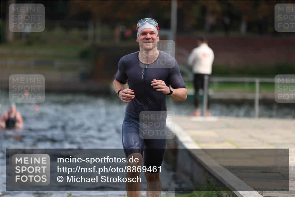 14.09.2025 - Stadtparktriathlon Michael Strokosch http://msf.ph/oto/8869461 14.09.2025 10:53:05 Schwimmen 822, 854 meine-sportfotos.de