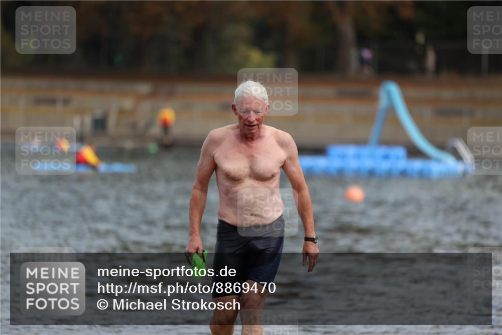 14.09.2025 - Stadtparktriathlon Michael Strokosch http://msf.ph/oto/8869470 14.09.2025 10:53:13 Schwimmen 854, 902 meine-sportfotos.de