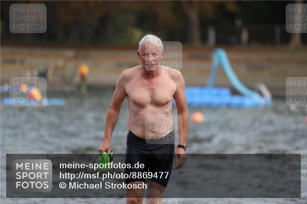 14.09.2025 - Stadtparktriathlon Michael Strokosch http://msf.ph/oto/8869477 14.09.2025 10:53:14 Schwimmen 854, 902 meine-sportfotos.de
