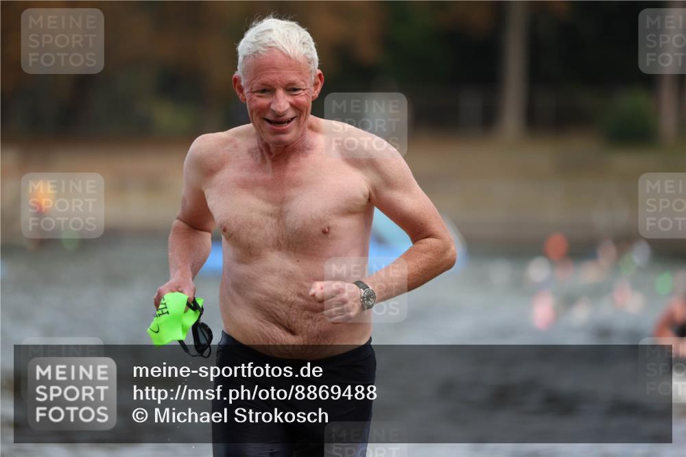 14.09.2025 - Stadtparktriathlon Michael Strokosch http://msf.ph/oto/8869488 14.09.2025 10:53:16 Schwimmen 854, 902 meine-sportfotos.de