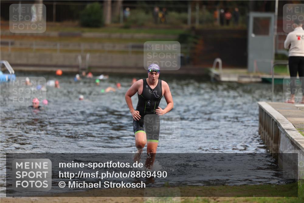 14.09.2025 - Stadtparktriathlon Michael Strokosch http://msf.ph/oto/8869490 14.09.2025 10:53:21 Schwimmen 902 meine-sportfotos.de