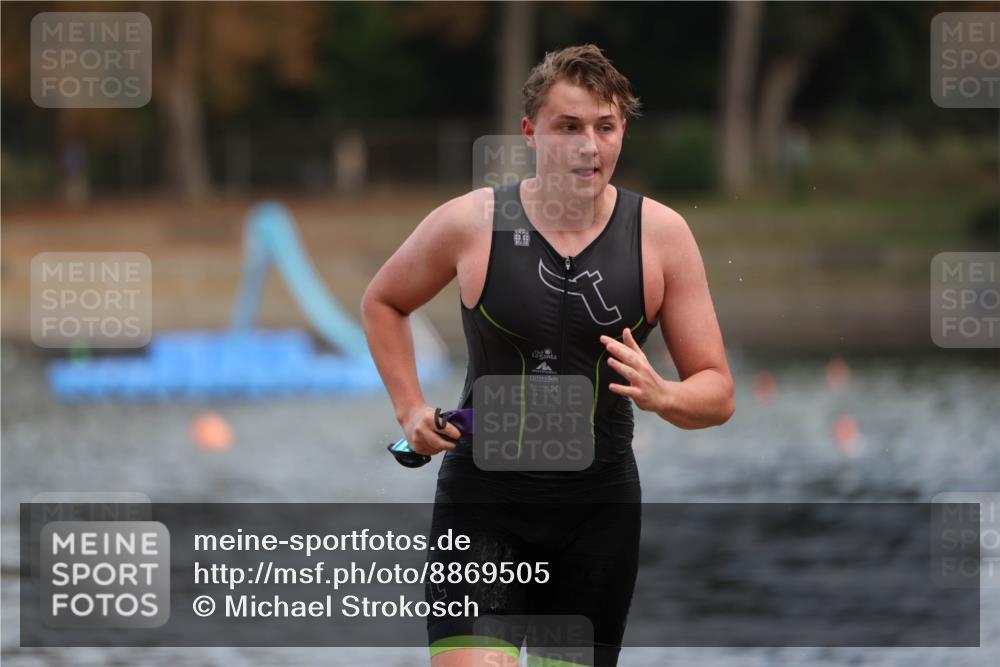 14.09.2025 - Stadtparktriathlon Michael Strokosch http://msf.ph/oto/8869505 14.09.2025 10:53:26 Schwimmen 902 meine-sportfotos.de