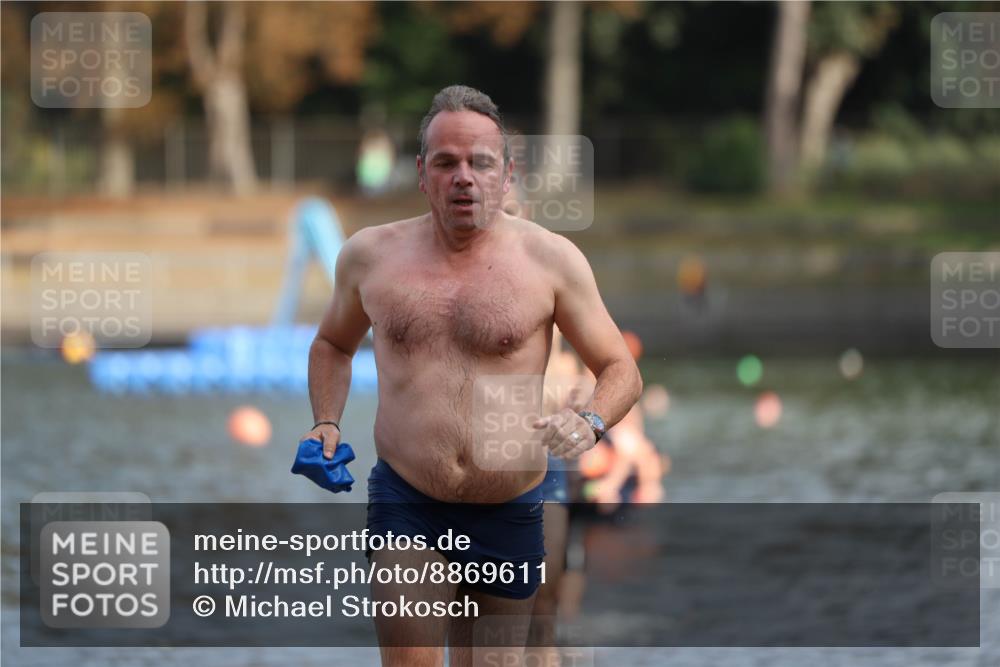 14.09.2025 - Stadtparktriathlon Michael Strokosch http://msf.ph/oto/8869611 14.09.2025 10:54:38 Schwimmen 843, 876, 895, 900 meine-sportfotos.de
