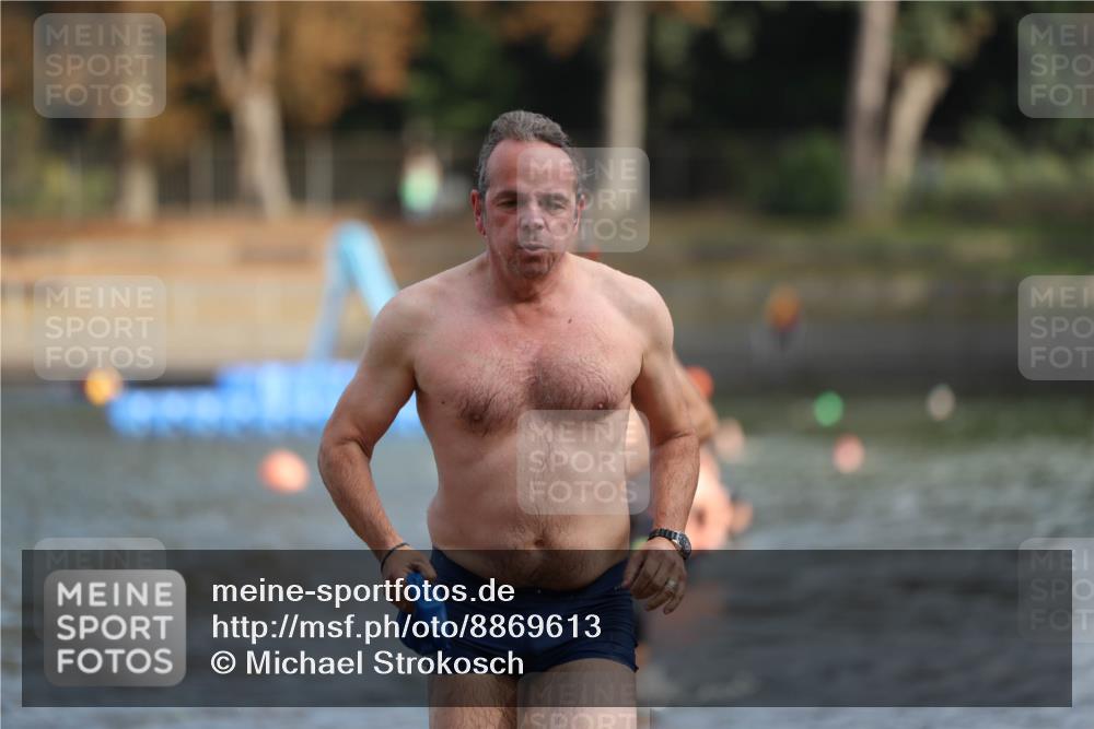 14.09.2025 - Stadtparktriathlon Michael Strokosch http://msf.ph/oto/8869613 14.09.2025 10:54:38 Schwimmen 843, 876, 895, 900 meine-sportfotos.de