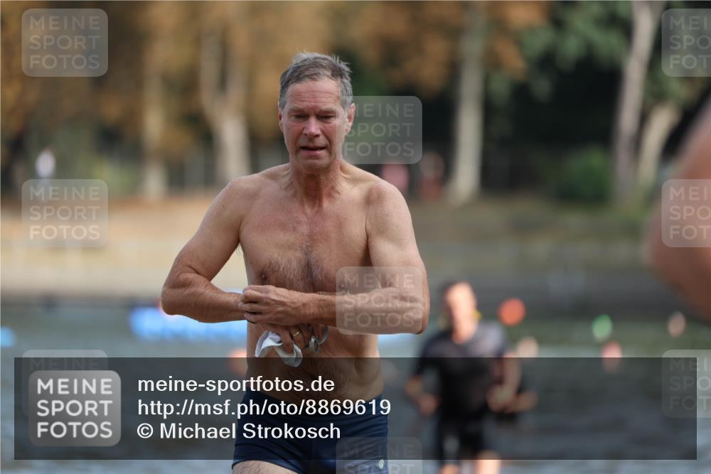 14.09.2025 - Stadtparktriathlon Michael Strokosch http://msf.ph/oto/8869619 14.09.2025 10:54:40 Schwimmen 843, 876, 895, 900 meine-sportfotos.de
