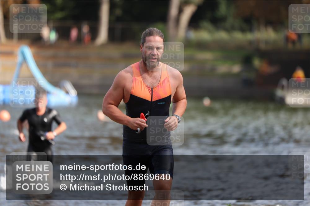 14.09.2025 - Stadtparktriathlon Michael Strokosch http://msf.ph/oto/8869640 14.09.2025 10:54:54 Schwimmen 892, 916 meine-sportfotos.de