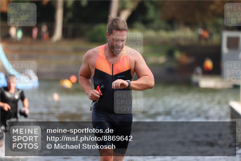 14.09.2025 - Stadtparktriathlon Michael Strokosch http://msf.ph/oto/8869642 14.09.2025 10:54:54 Schwimmen 892, 916 meine-sportfotos.de