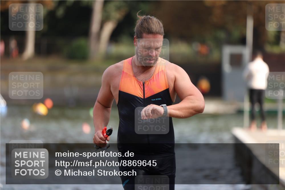 14.09.2025 - Stadtparktriathlon Michael Strokosch http://msf.ph/oto/8869645 14.09.2025 10:54:55 Schwimmen 892, 916 meine-sportfotos.de