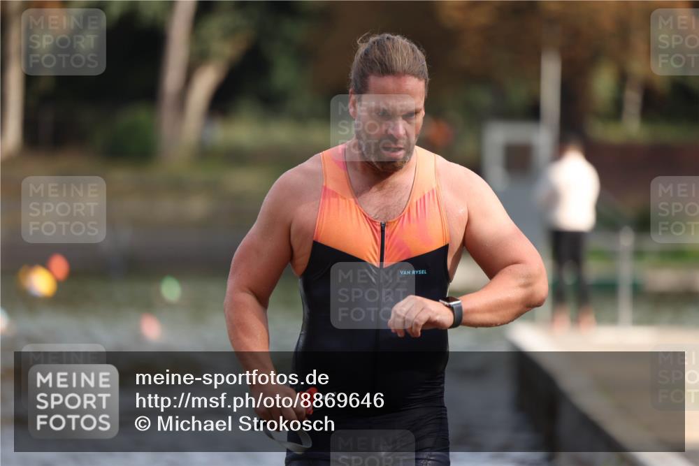 14.09.2025 - Stadtparktriathlon Michael Strokosch http://msf.ph/oto/8869646 14.09.2025 10:54:56 Schwimmen 892, 916 meine-sportfotos.de