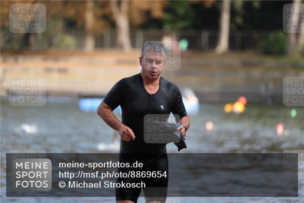 14.09.2025 - Stadtparktriathlon Michael Strokosch http://msf.ph/oto/8869654 14.09.2025 10:54:59 Schwimmen 892, 916 meine-sportfotos.de