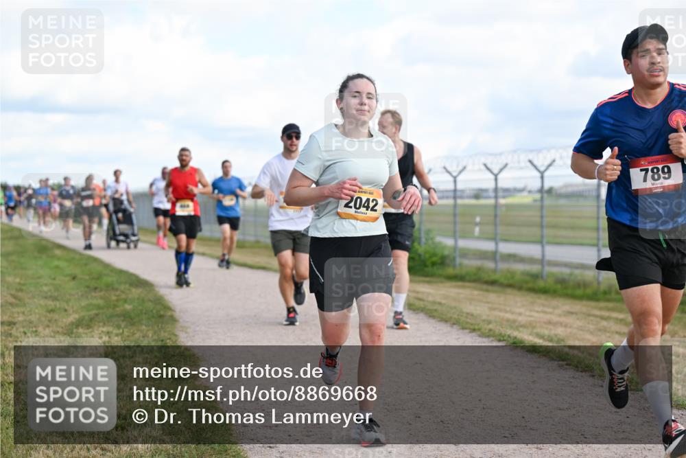 14.09.2025 - Airport Race Dr. Thomas Lammeyer http://msf.ph/oto/8869668 14.09.2025 12:14:05 Laufen 2042, 789 meine-sportfotos.de