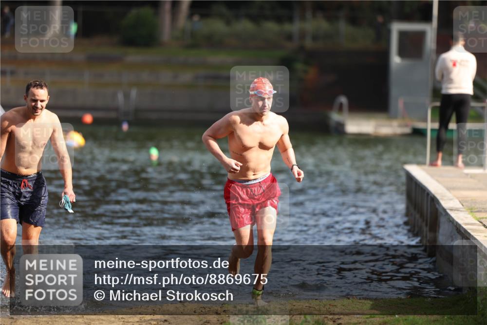 14.09.2025 - Stadtparktriathlon Michael Strokosch http://msf.ph/oto/8869675 14.09.2025 10:55:34 Schwimmen 828, 890, 911 meine-sportfotos.de