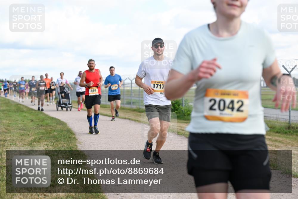 14.09.2025 - Airport Race Dr. Thomas Lammeyer http://msf.ph/oto/8869684 14.09.2025 12:14:06 Laufen 119, 468, 1717, 1717, 2042 meine-sportfotos.de