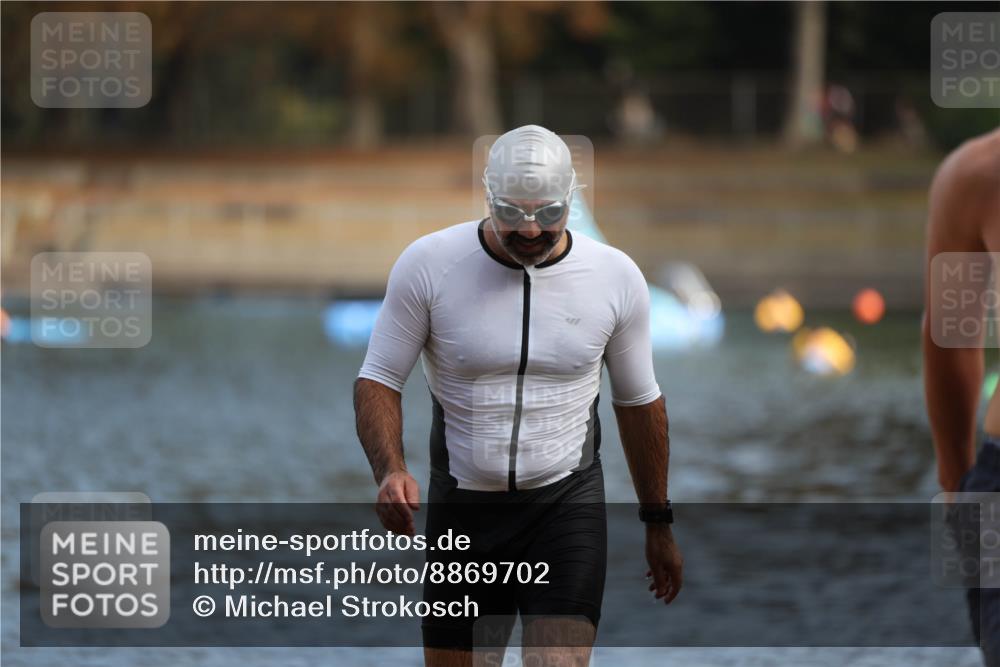 14.09.2025 - Stadtparktriathlon Michael Strokosch http://msf.ph/oto/8869702 14.09.2025 10:55:40 Schwimmen 828, 890, 911 meine-sportfotos.de
