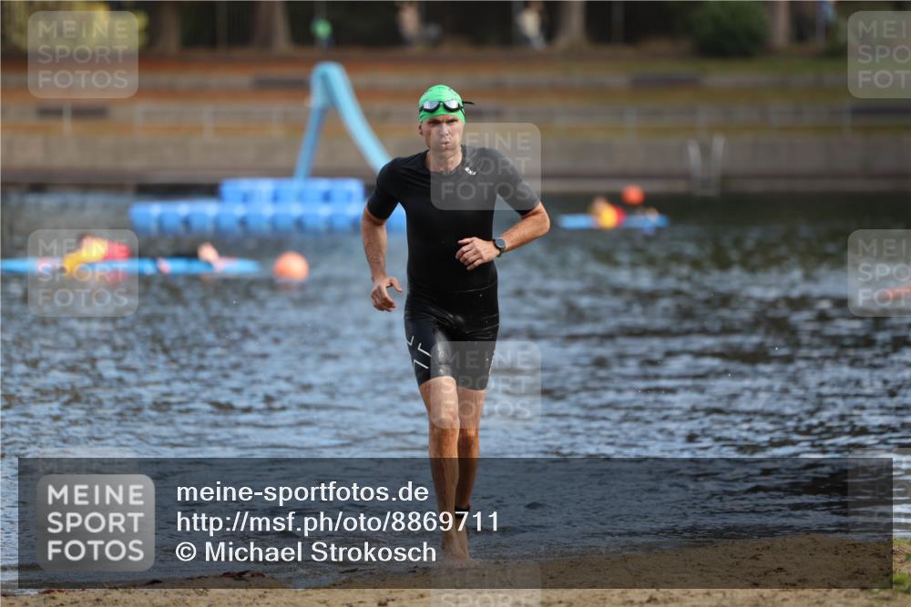 14.09.2025 - Stadtparktriathlon Michael Strokosch http://msf.ph/oto/8869711 14.09.2025 10:56:18 Schwimmen 877 meine-sportfotos.de