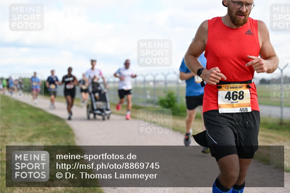 14.09.2025 - Airport Race Dr. Thomas Lammeyer http://msf.ph/oto/8869745 14.09.2025 12:14:09 Laufen 42, 468, 468 meine-sportfotos.de
