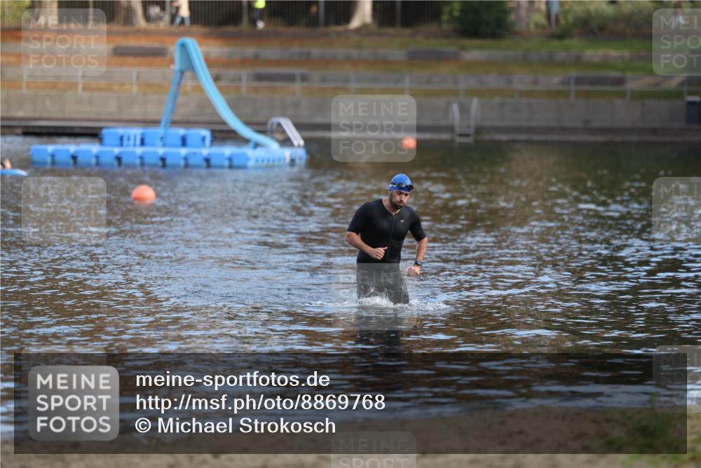 14.09.2025 - Stadtparktriathlon Michael Strokosch http://msf.ph/oto/8869768 14.09.2025 10:57:27 Schwimmen 824 meine-sportfotos.de