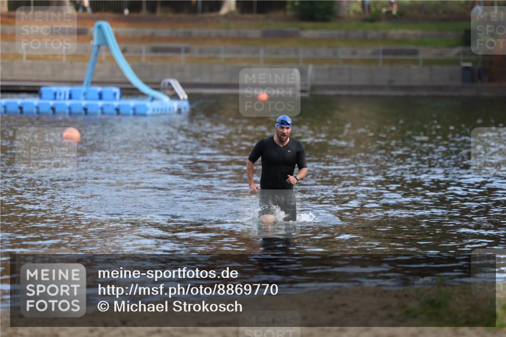 14.09.2025 - Stadtparktriathlon Michael Strokosch http://msf.ph/oto/8869770 14.09.2025 10:57:28 Schwimmen 824 meine-sportfotos.de