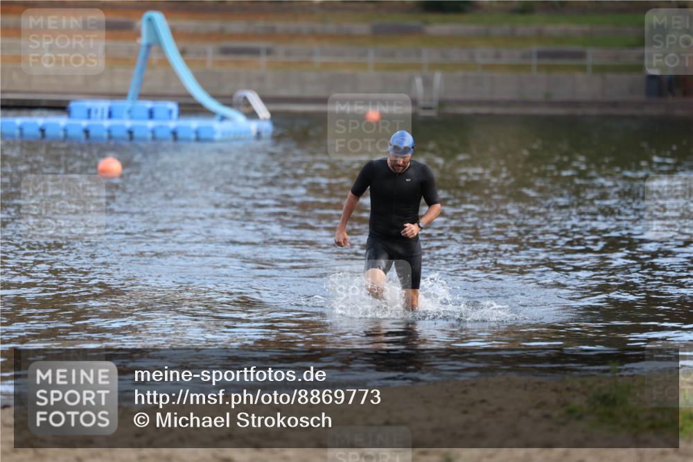 14.09.2025 - Stadtparktriathlon Michael Strokosch http://msf.ph/oto/8869773 14.09.2025 10:57:30 Schwimmen 824 meine-sportfotos.de