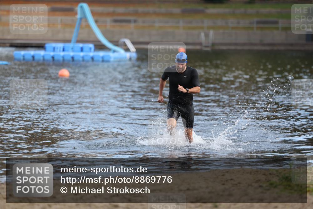 14.09.2025 - Stadtparktriathlon Michael Strokosch http://msf.ph/oto/8869776 14.09.2025 10:57:31 Schwimmen 824 meine-sportfotos.de