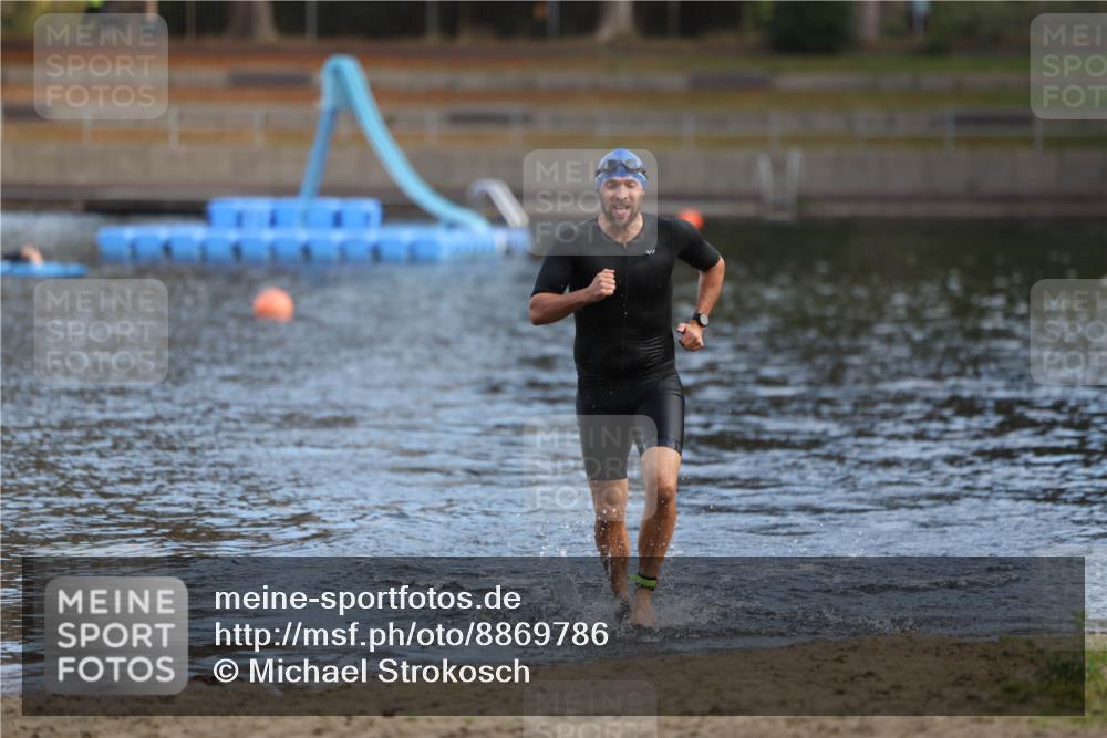 14.09.2025 - Stadtparktriathlon Michael Strokosch http://msf.ph/oto/8869786 14.09.2025 10:57:33 Schwimmen 824 meine-sportfotos.de
